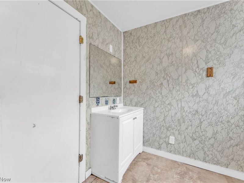 7210 Colgate Avenue , Cleveland, OH 44102 Photo 12