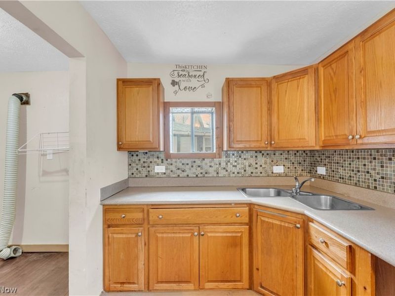 7210 Colgate Avenue , Cleveland, OH 44102 Photo 9