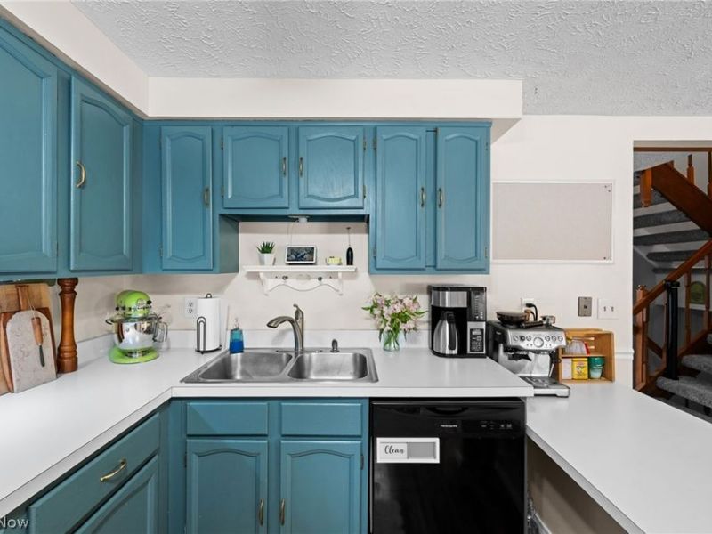 7403 N Chestnut Commons Drive , Mentor, OH 44060 Photo 12