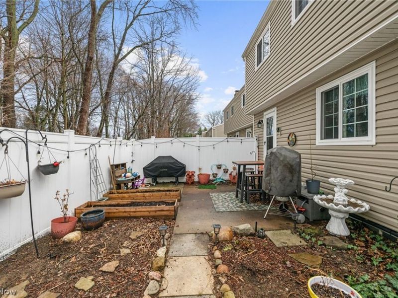 7403 N Chestnut Commons Drive , Mentor, OH 44060 Photo 28