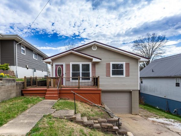 192 N Queens Ct, Huntington, WV 25705