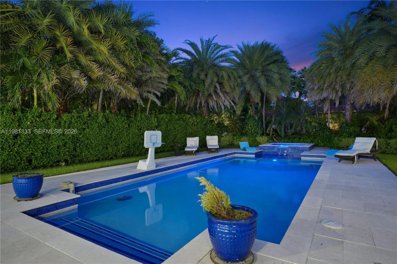 3747 Prairie Ave , Miami Beach, FL 33140 Photo