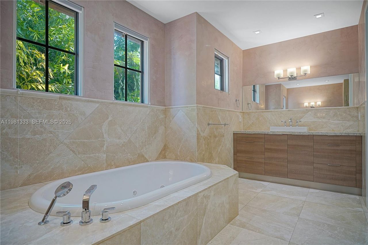 3747 Prairie Ave , Miami Beach, FL 33140 Photo