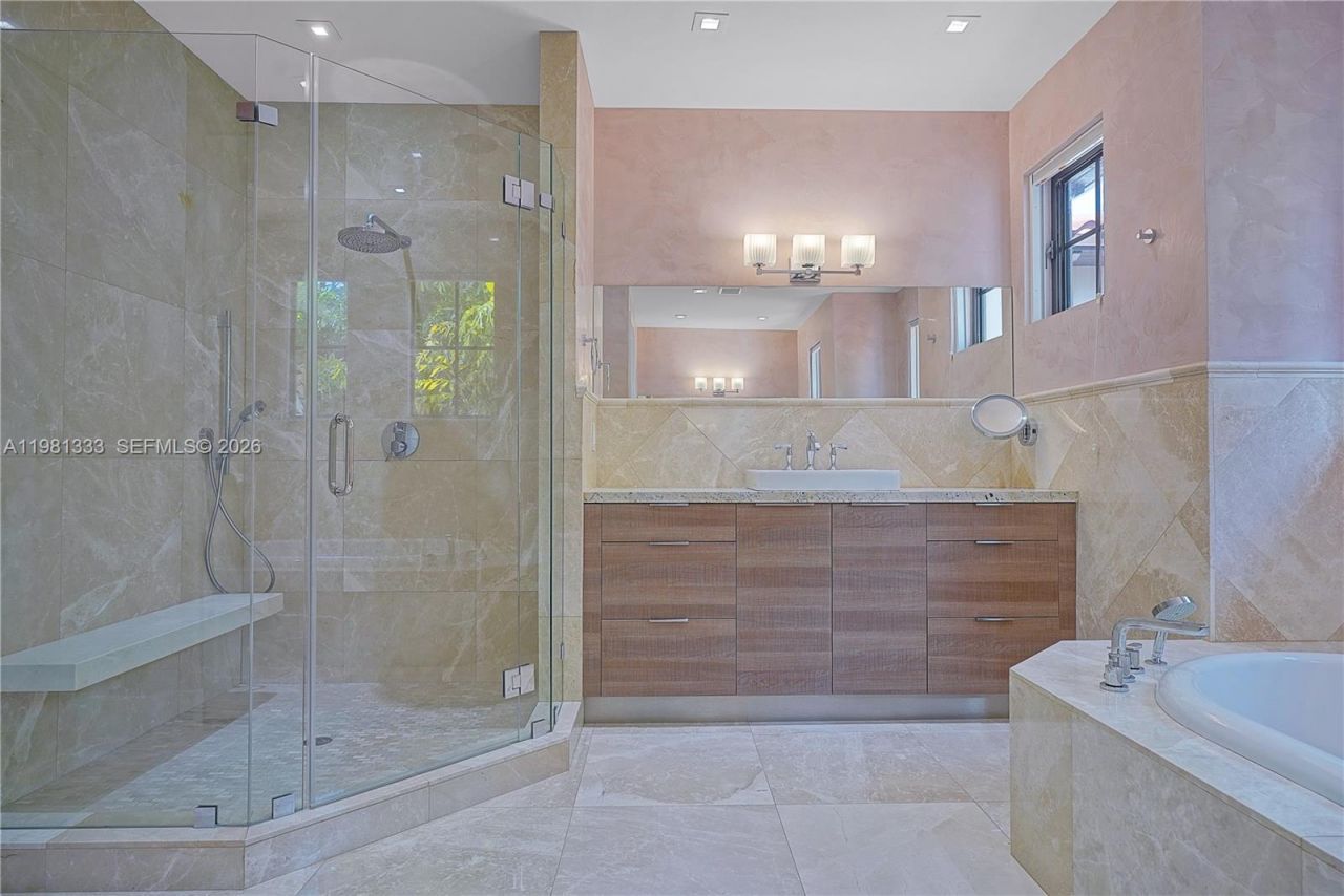 3747 Prairie Ave , Miami Beach, FL 33140 Photo