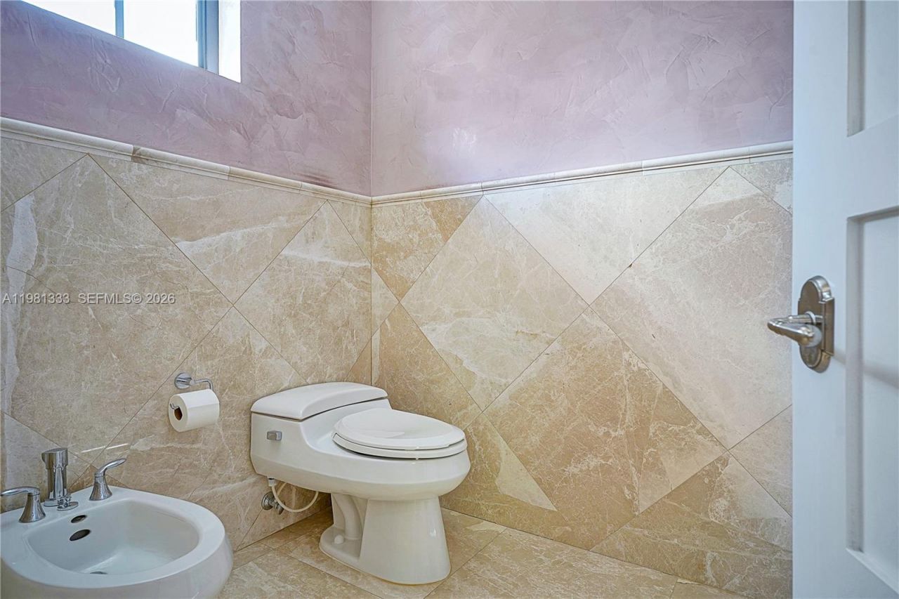 3747 Prairie Ave , Miami Beach, FL 33140 Photo