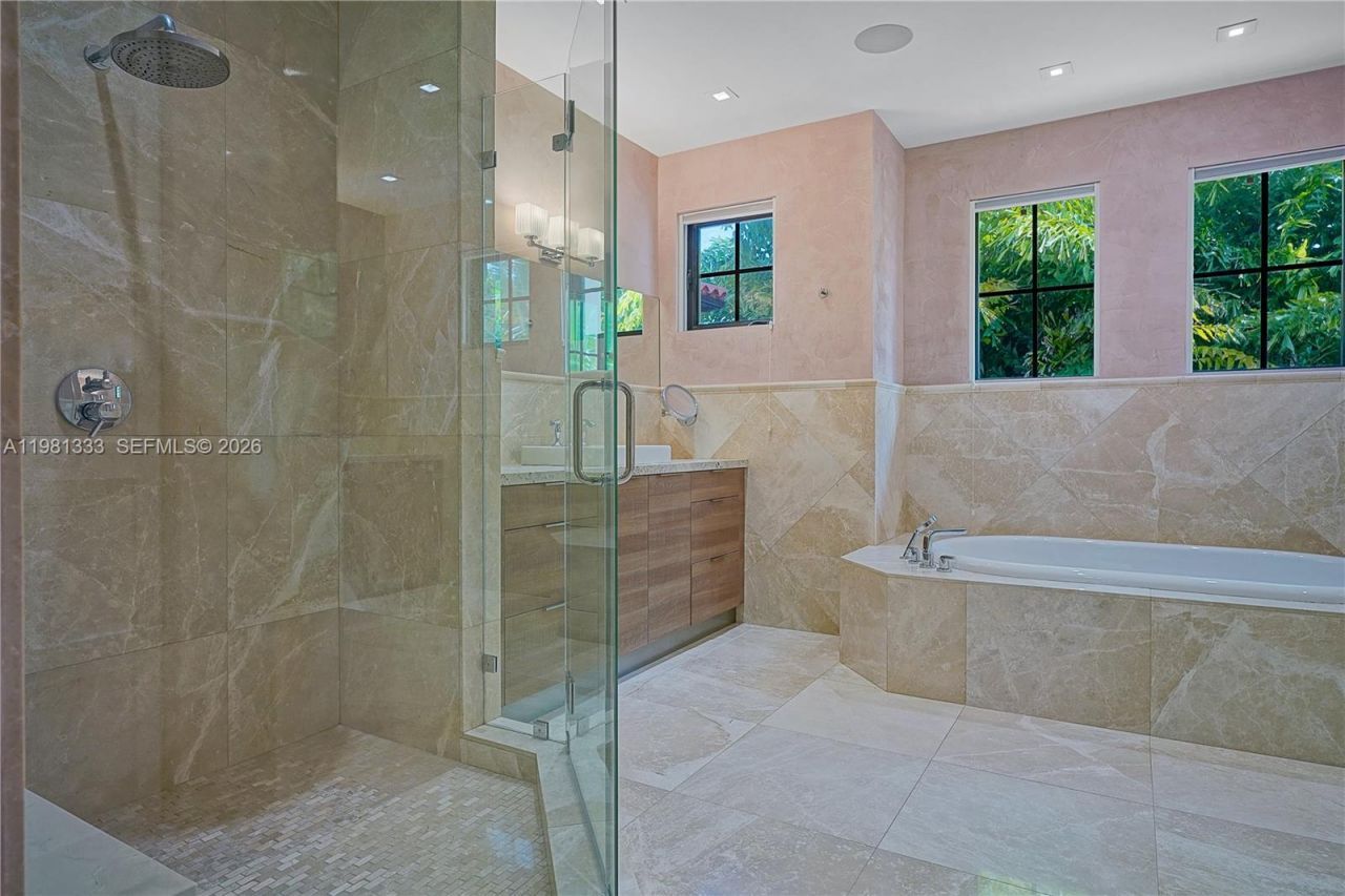 3747 Prairie Ave , Miami Beach, FL 33140 Photo