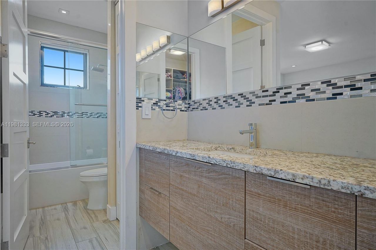 3747 Prairie Ave , Miami Beach, FL 33140 Photo