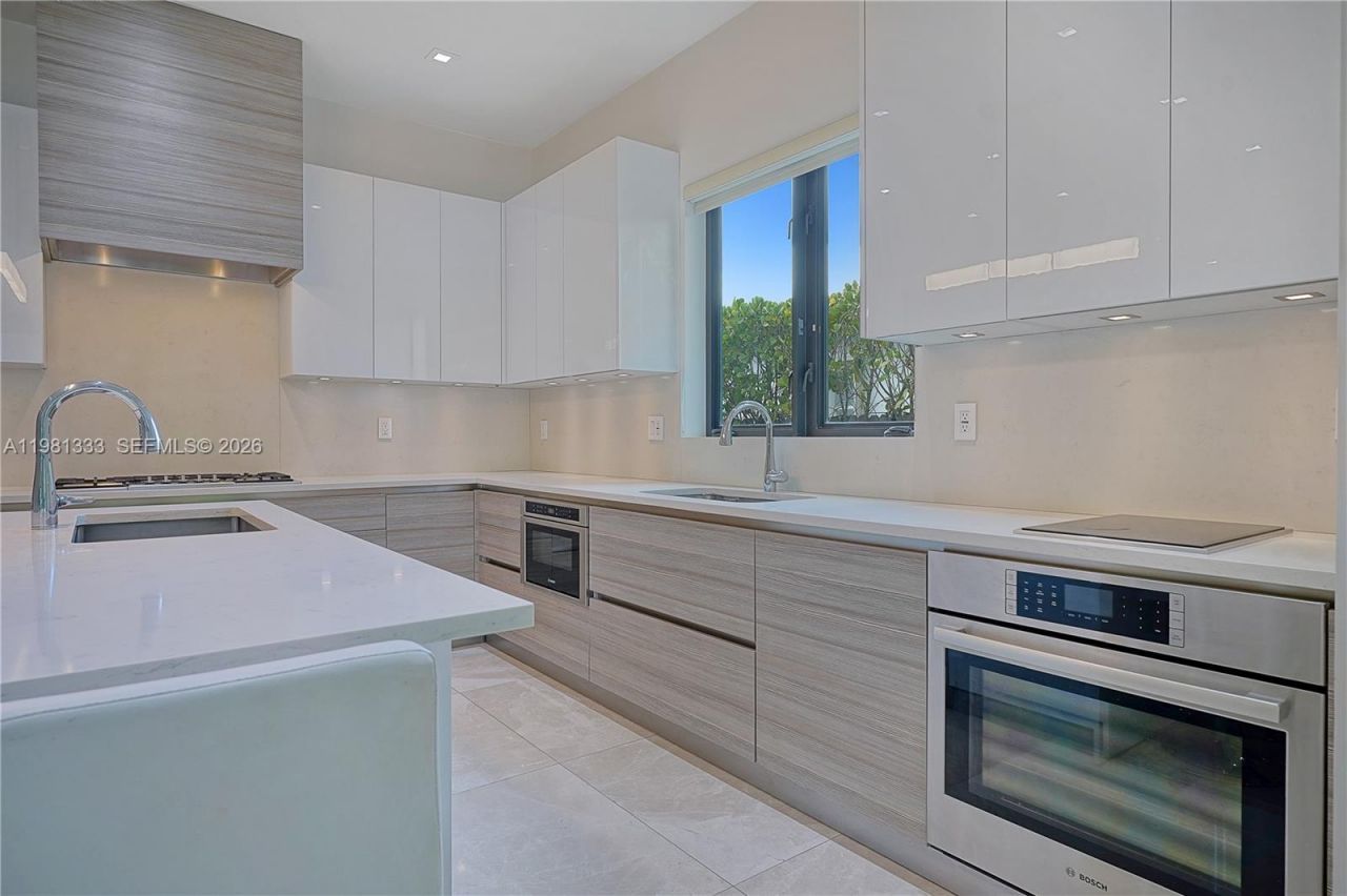 3747 Prairie Ave , Miami Beach, FL 33140 Photo