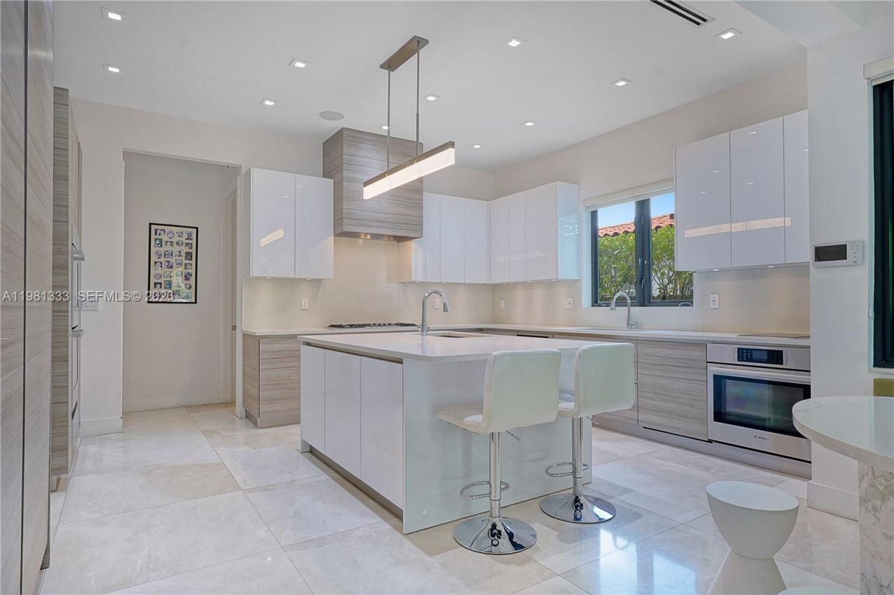 3747 Prairie Ave , Miami Beach, FL 33140 Photo