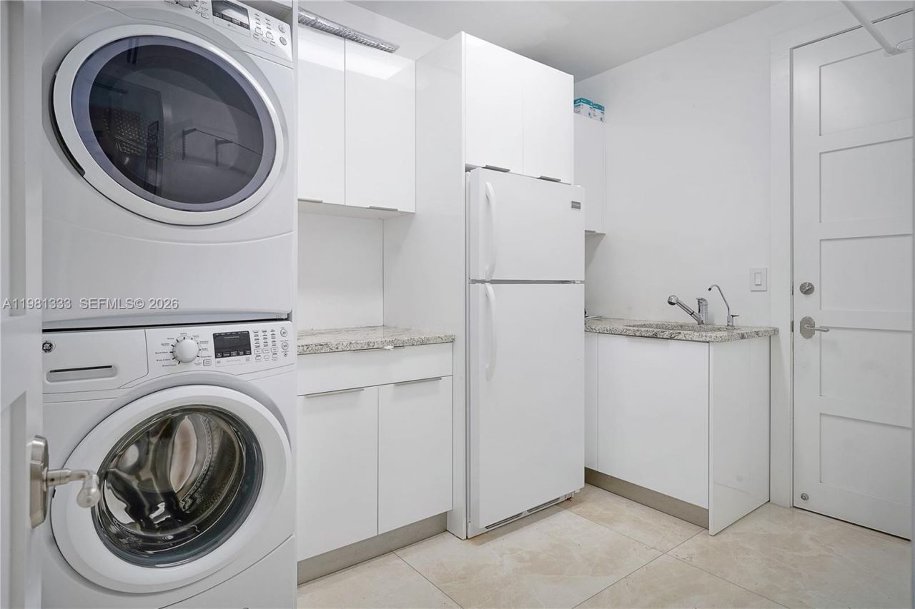 3747 Prairie Ave , Miami Beach, FL 33140 Photo