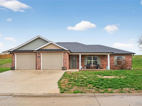 467 Castle Leoch Drive , Jackson, MO 63755