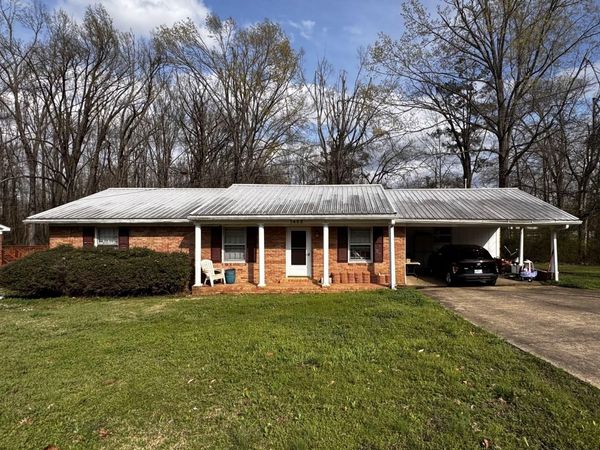 1402 Thomas St., Corinth, MS 38834