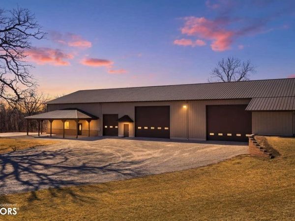 886 Henik Road, Mount Vernon, IA 52314