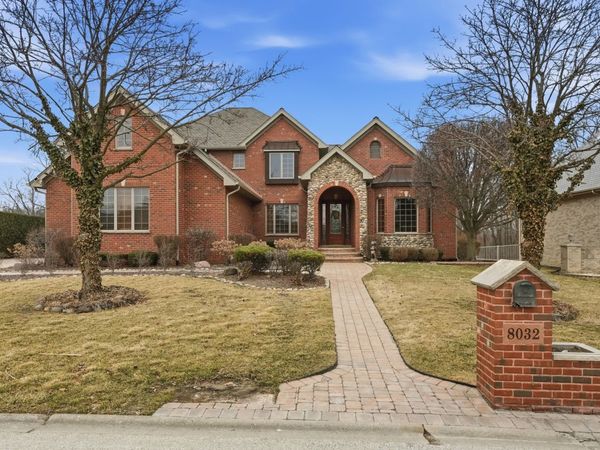 8032 Kirkcaldy Court, Palos Heights, IL 60463