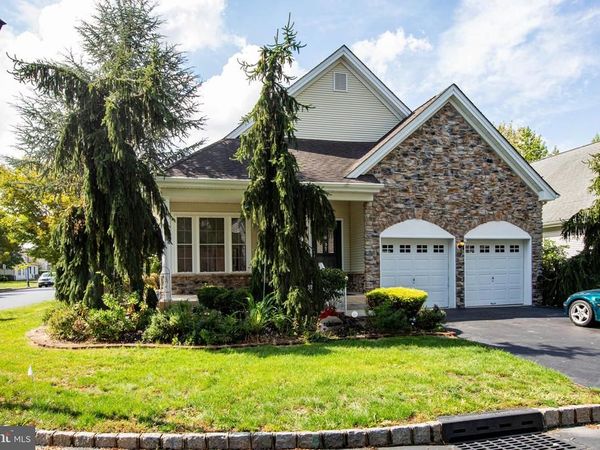 97 HUMMINGBIRD DRIVE, HAMILTON, NJ 08690