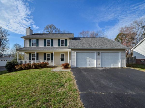 620 Duxbury LN, Salem, VA 24153