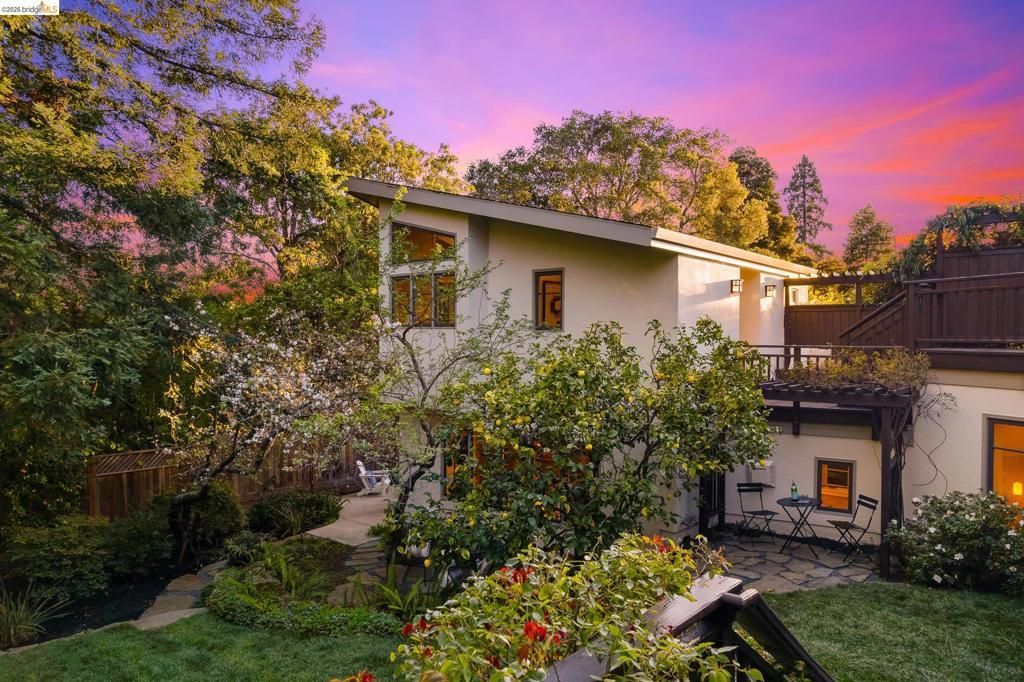 1101 Clarendon Crescent, Oakland, CA 94610 Main Photo