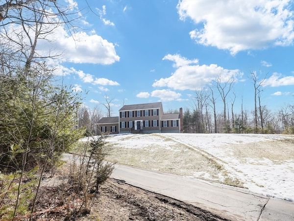 30 Chocolog Rd, Uxbridge, MA 01569