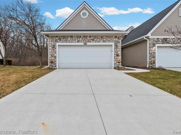 3568 Grove Lane, Auburn Hills, MI 48326