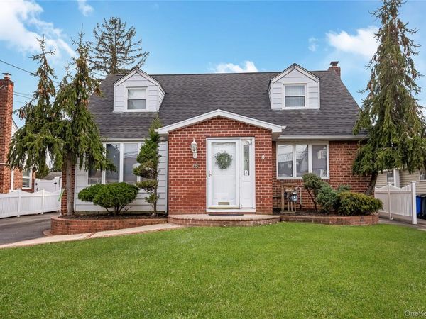 75 N Sloan Drive N, Valley Stream, NY 11580