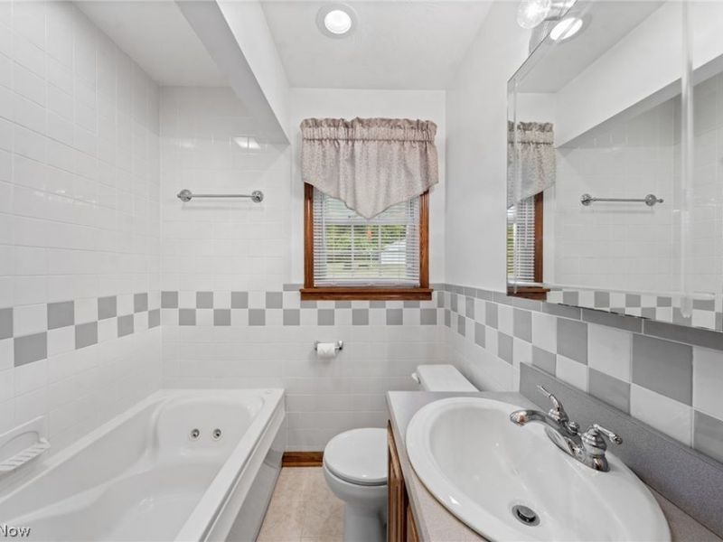 25 S Van Buren Avenue, Barberton, OH 44203 Photo 11