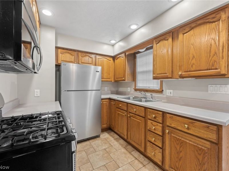 25 S Van Buren Avenue, Barberton, OH 44203 Photo 7