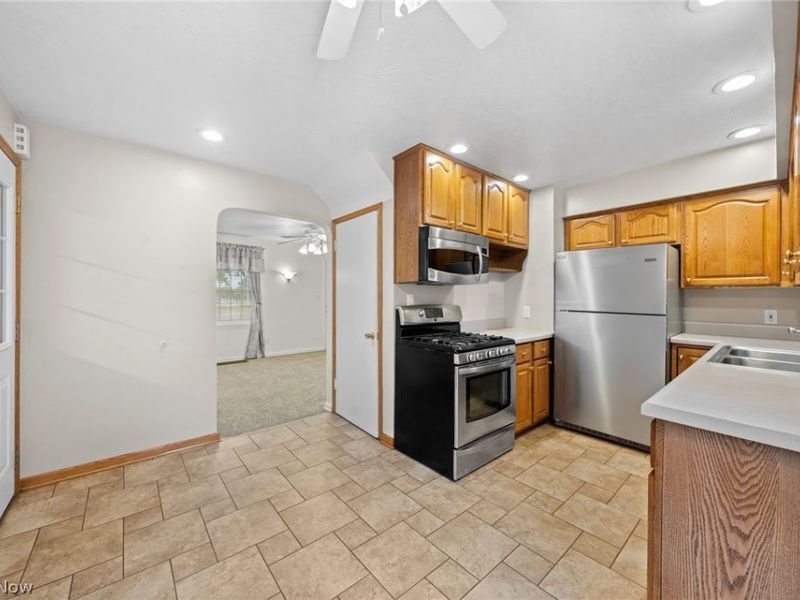 25 S Van Buren Avenue, Barberton, OH 44203 Photo 8