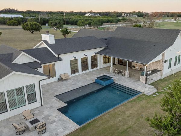 325 Sundance TRL, Liberty Hill, TX 78642