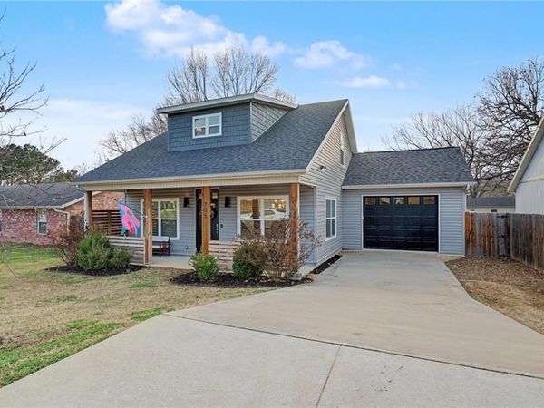 705 S Dockery Lane, Fayetteville, AR 72701