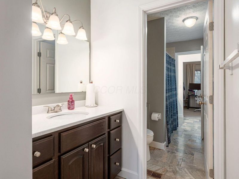 5381 Valley Lane E, Columbus, OH 43231 Photo 21