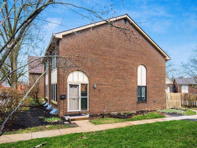 5381 Valley Lane E, Columbus, OH 43231 Photo 3