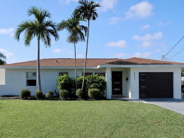 9484 TREASURE LANE NE, ST PETERSBURG, FL 33702