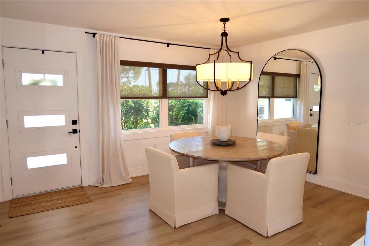 9484 Treasure Lane Ne, Saint Petersburg, FL 33702 Photo