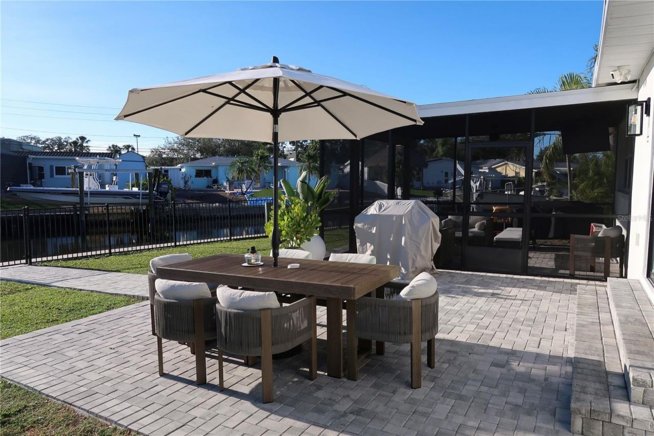 9484 Treasure Lane Ne, Saint Petersburg, FL 33702 Photo