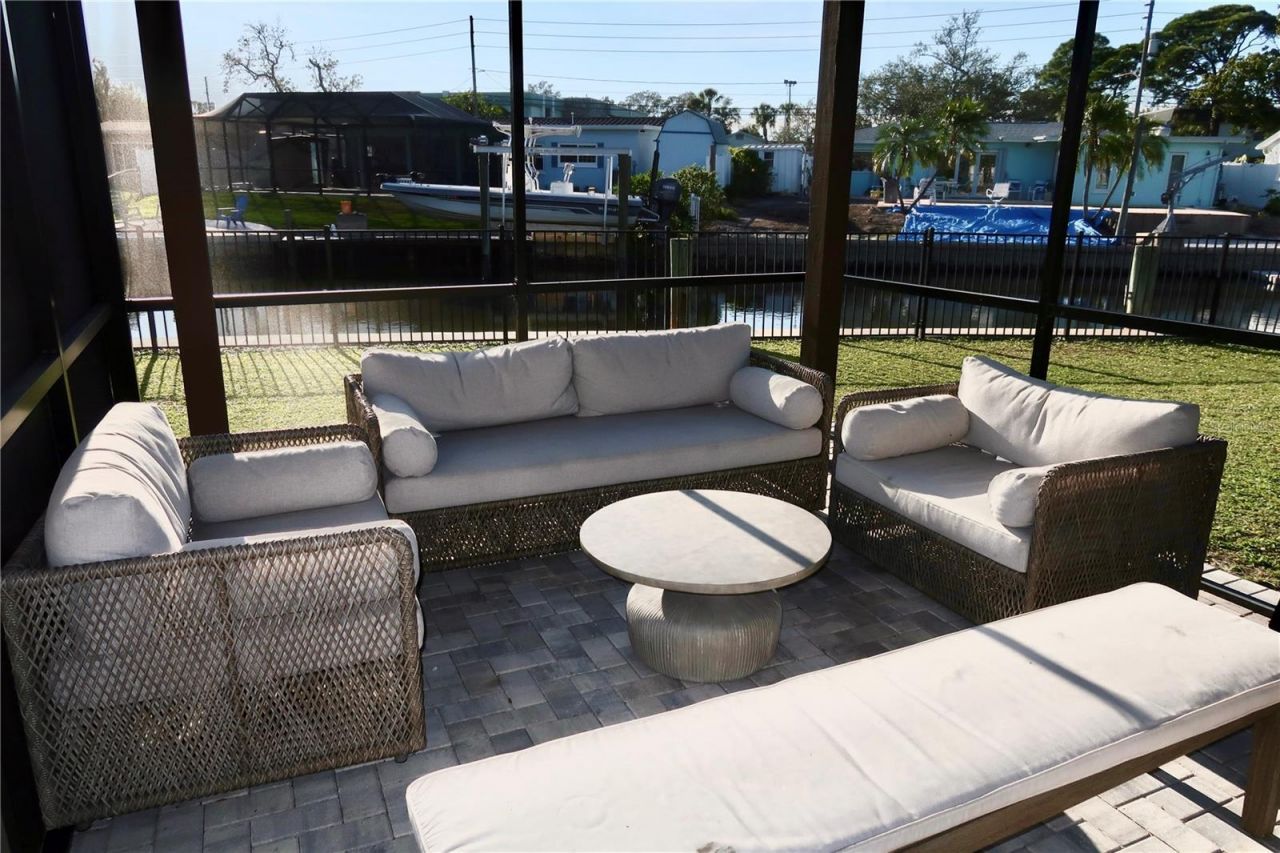 9484 Treasure Lane Ne, Saint Petersburg, FL 33702 Photo