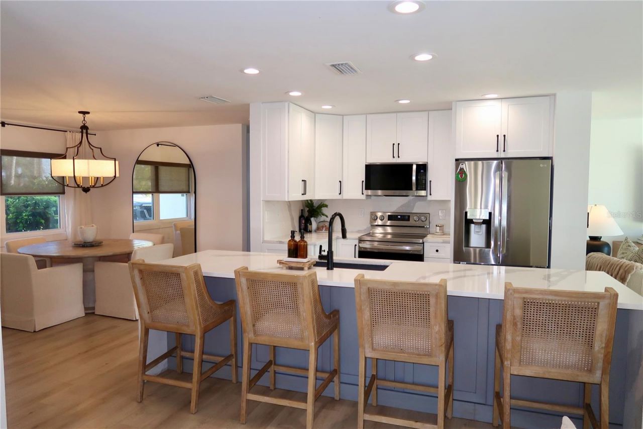 9484 Treasure Lane Ne, Saint Petersburg, FL 33702 Photo