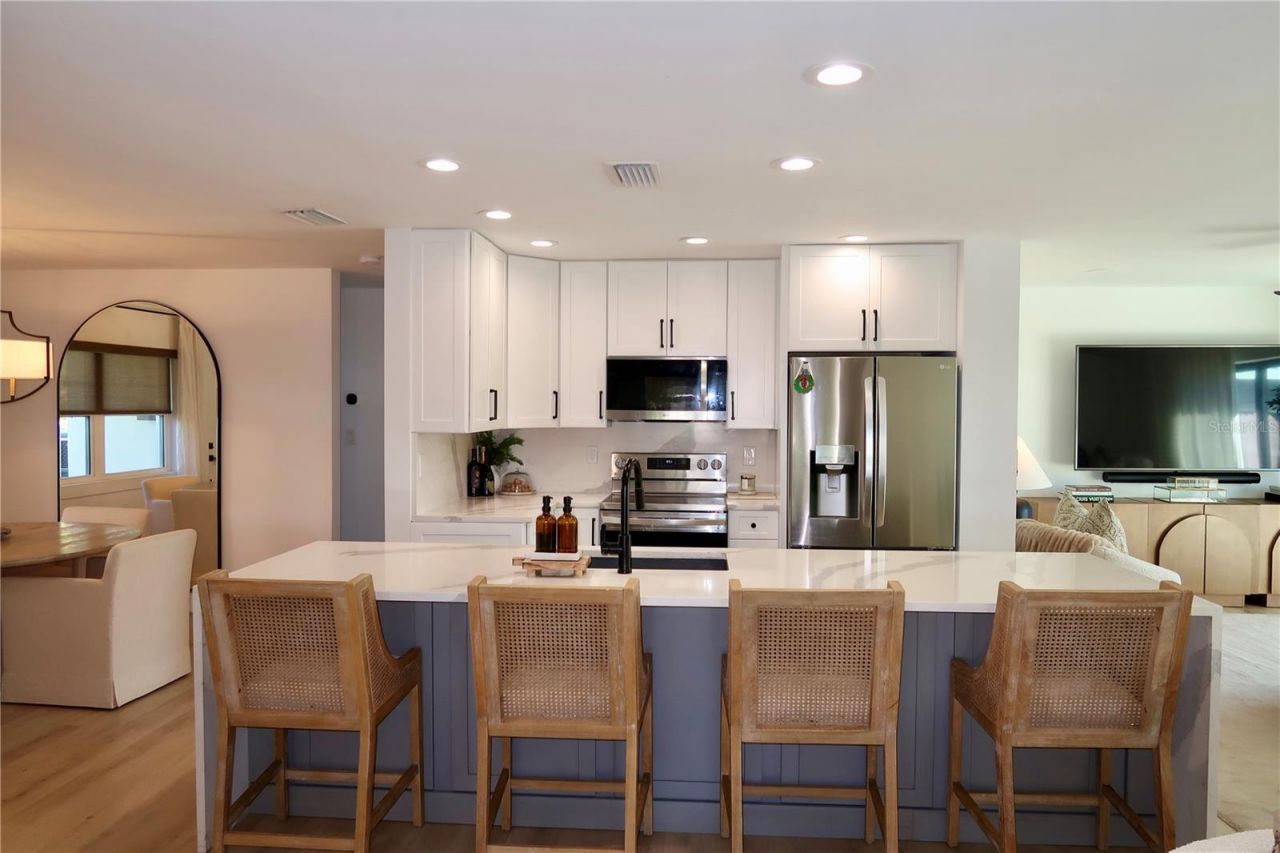 9484 Treasure Lane Ne, Saint Petersburg, FL 33702 Photo