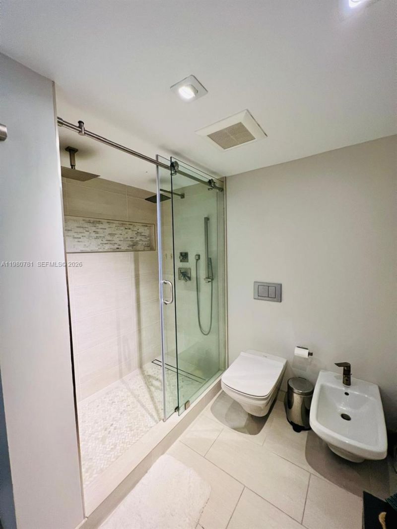 6039 Collins Ave , Unit 1223, Miami Beach, FL 33140 Photo