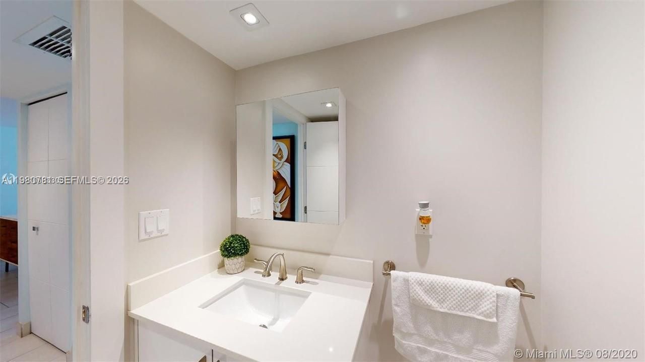 6039 Collins Ave , Unit 1223, Miami Beach, FL 33140 Photo