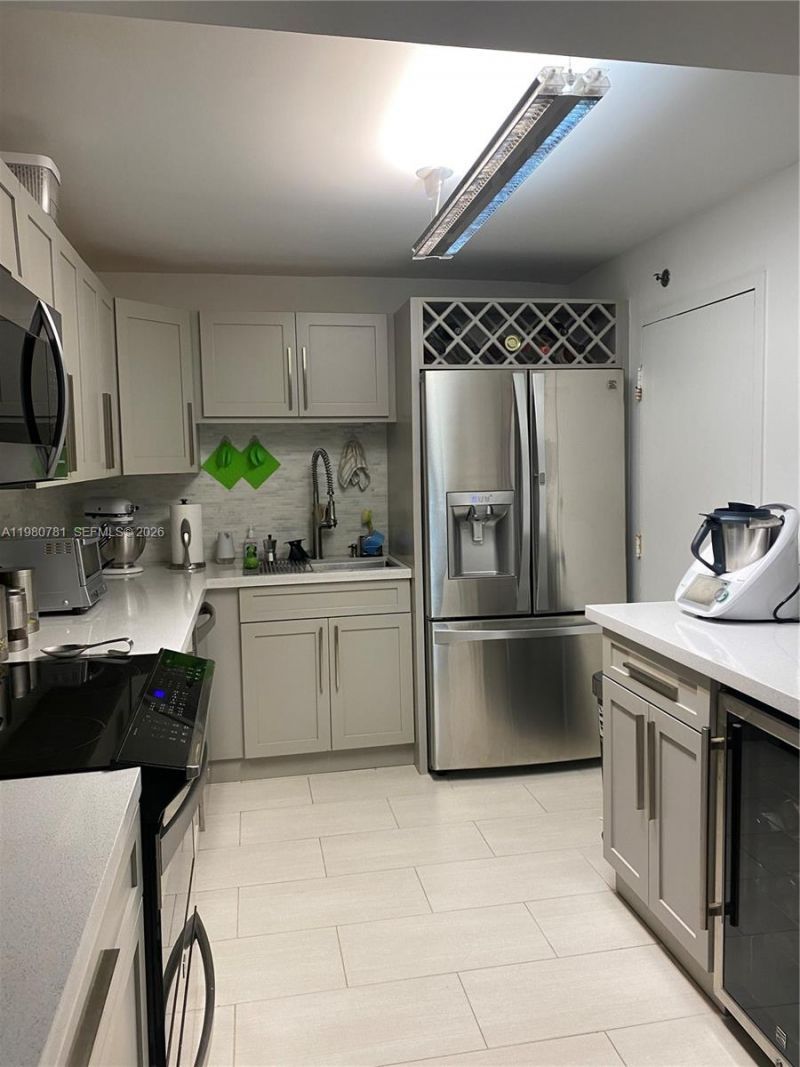 6039 Collins Ave , Unit 1223, Miami Beach, FL 33140 Photo
