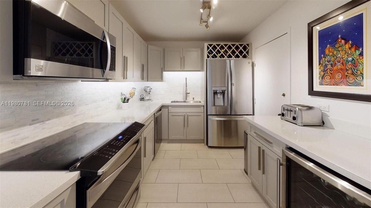 6039 Collins Ave , Unit 1223, Miami Beach, FL 33140 Photo