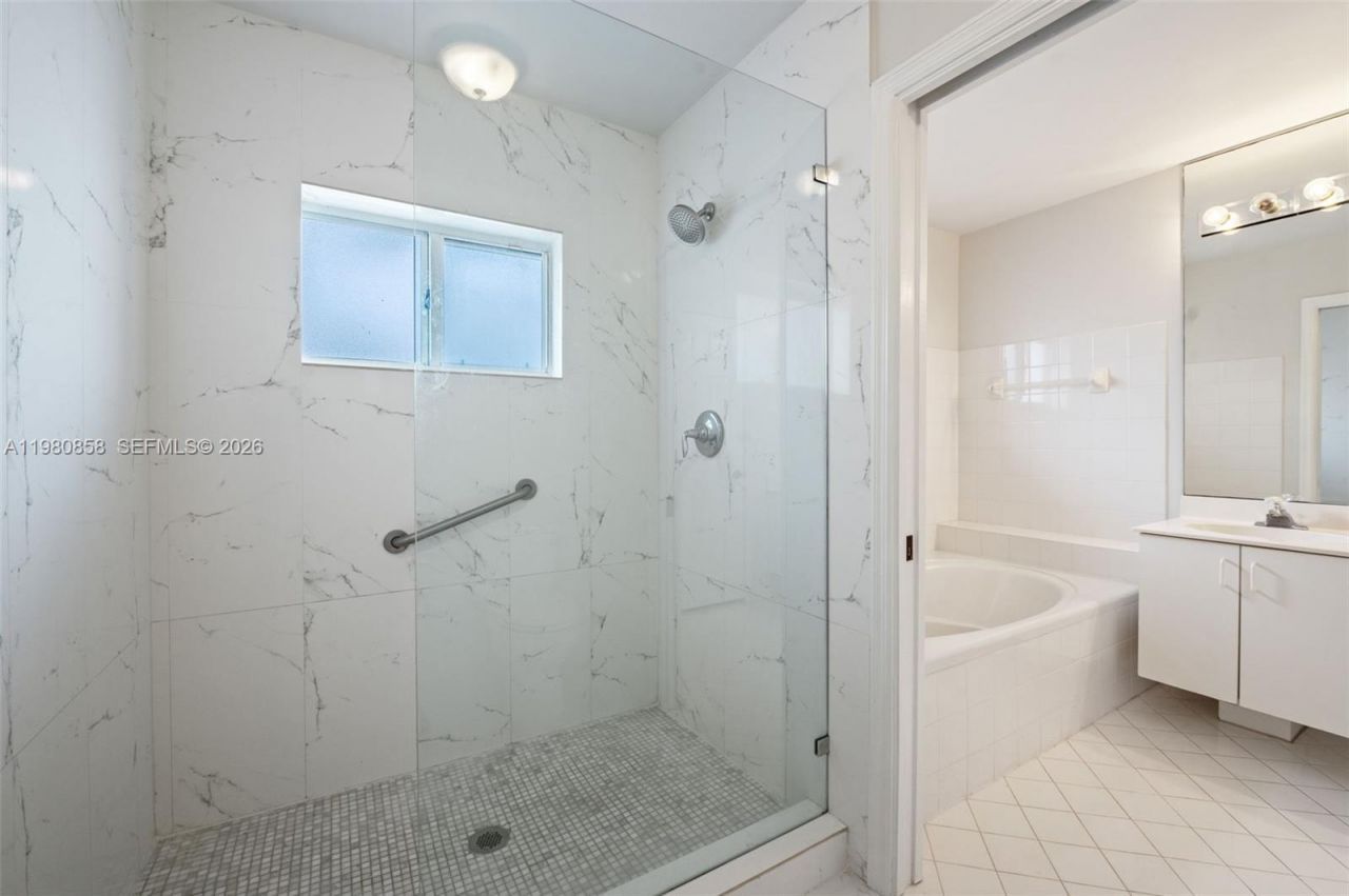 10252 NW 52nd Ter , Doral, FL 33178 Photo