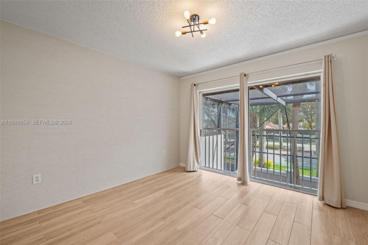 10252 NW 52nd Ter , Doral, FL 33178 Photo