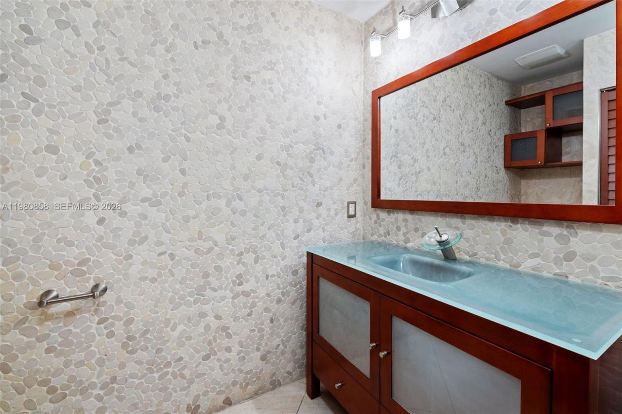 10252 NW 52nd Ter , Doral, FL 33178 Photo