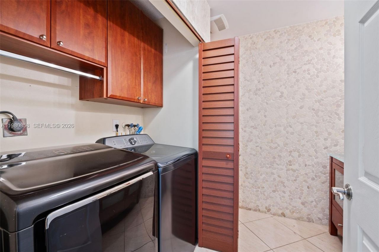 10252 NW 52nd Ter , Doral, FL 33178 Photo