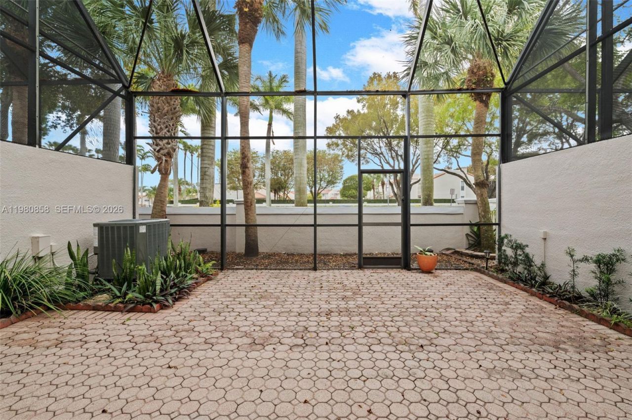 10252 NW 52nd Ter , Doral, FL 33178 Photo