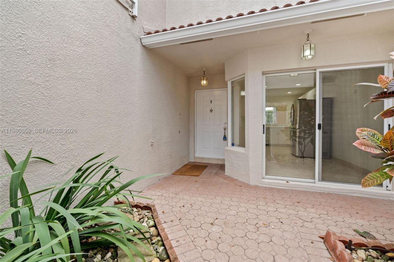 10252 NW 52nd Ter , Doral, FL 33178 Photo