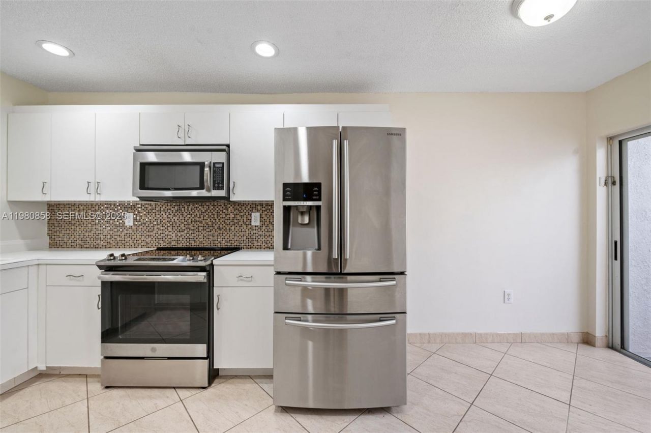 10252 NW 52nd Ter , Doral, FL 33178 Photo