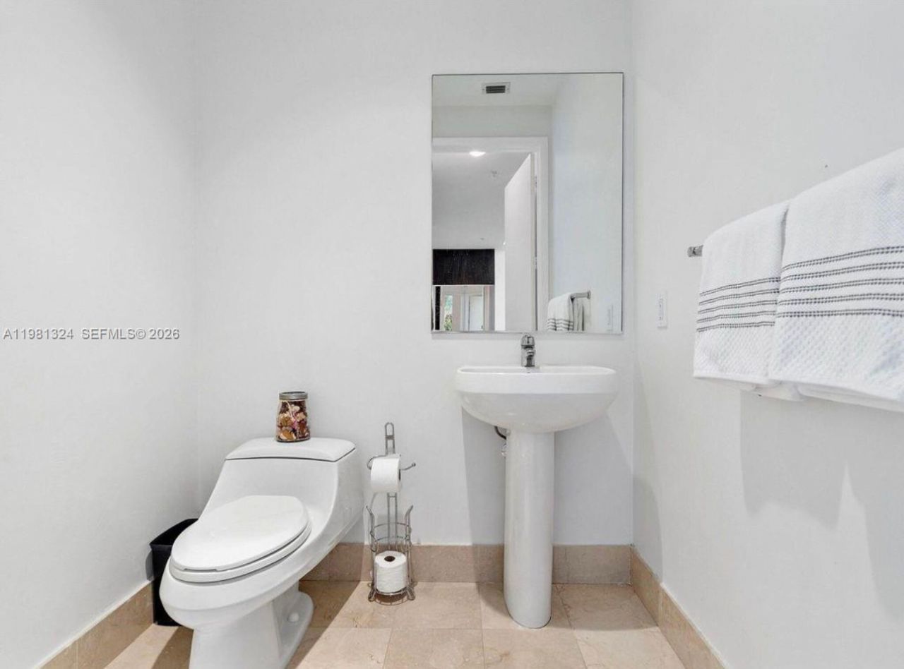 18101 Collins Ave , Unit 401, Sunny Isles Beach, FL 33160 Photo