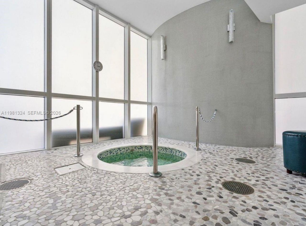 18101 Collins Ave , Unit 401, Sunny Isles Beach, FL 33160 Photo